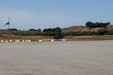 На острове есть аэродром с полосой около 1200 метров и есть авиаперевозчики, которые готовы предоставить услуги аэротакси из аэропорта Jandakot до Rottnest и обратно.