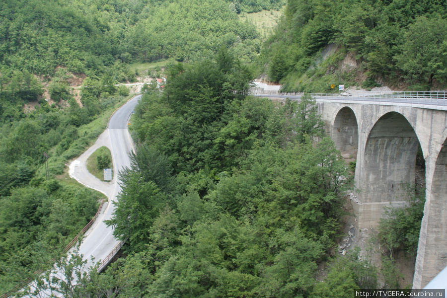 Вид с каньона  в горах ,на реке Тара. Черногория