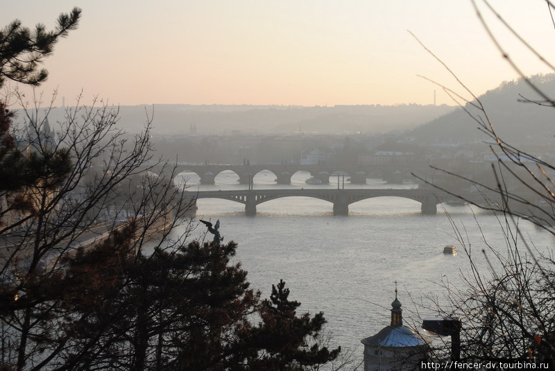 Отсюда откроются открыточные виды на Пражские мосты Прага, Чехия