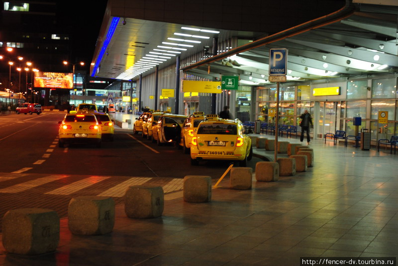 Подъезд к первому терминалу, обслуживающему полеты за пределы Шенгена Прага, Чехия
