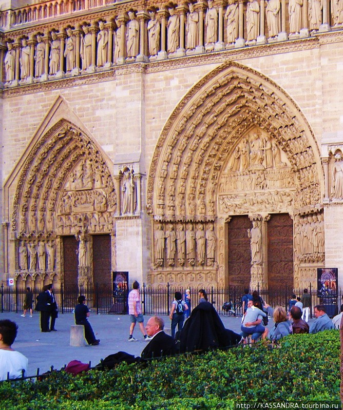 От площади du Parvis Notre-Dame Париж, Франция