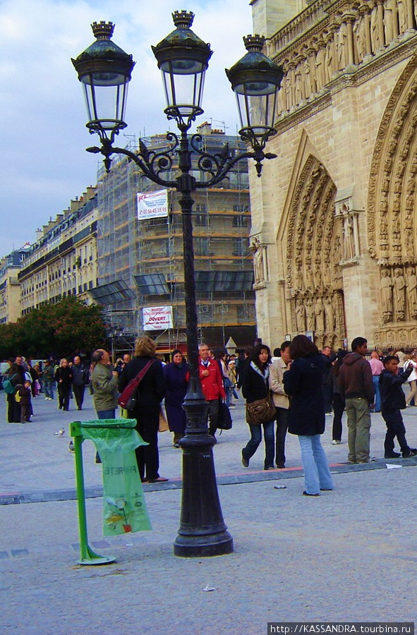 От площади du Parvis Notre-Dame Париж, Франция