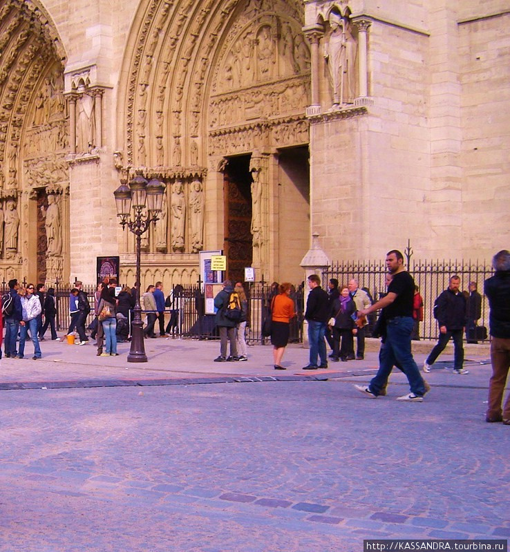 От площади du Parvis Notre-Dame Париж, Франция