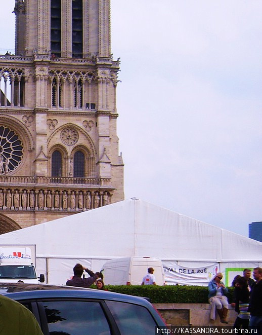 От площади du Parvis Notre-Dame Париж, Франция