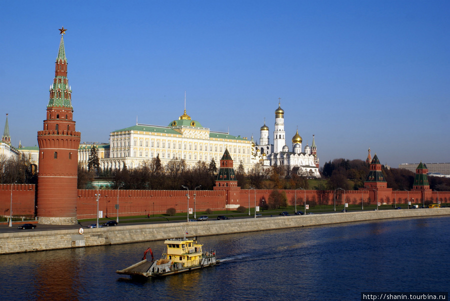 На Москва-реке перед Кремлем Москва, Россия