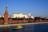 На Москва-реке перед Кремлем