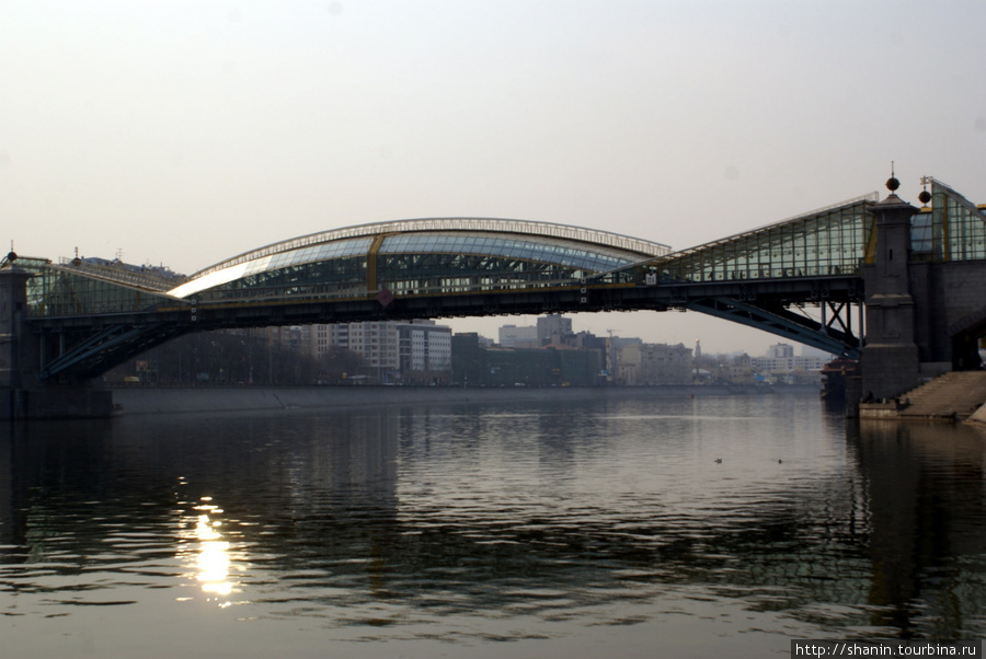 Пешеходный мост у Киевского вокзала Москва, Россия