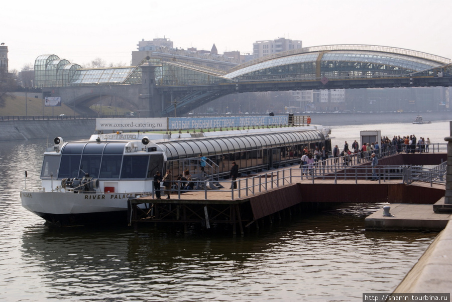 Пристань у Киевского вокзала Москва, Россия