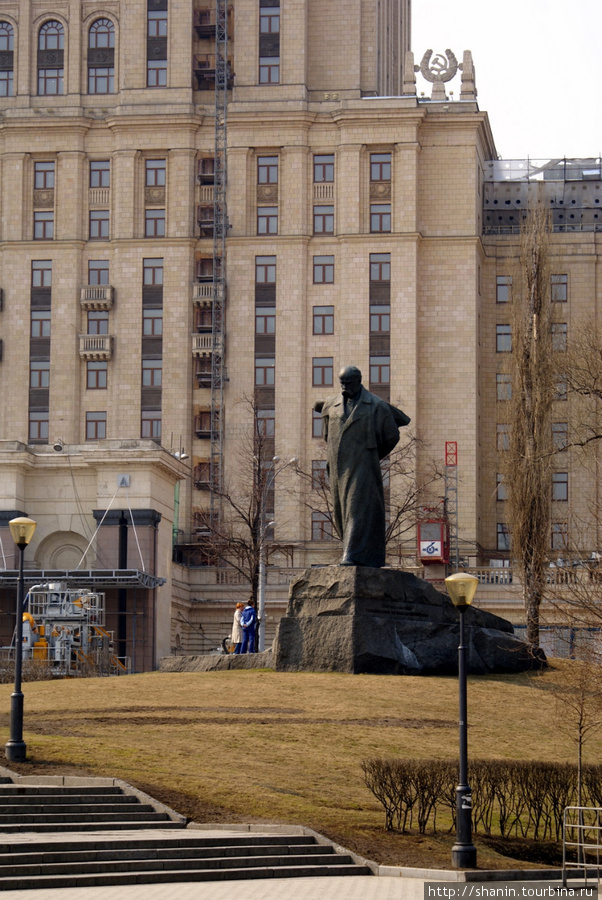 Памятник Шевченко у гостиницы Украина Москва, Россия