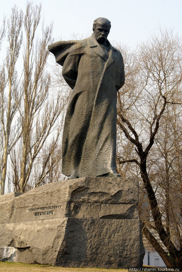 Тарас Шевченко — памятник у гостиницы Украина Москва, Россия