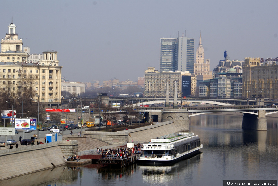 Москва-река у Киевского вокзала Москва, Россия