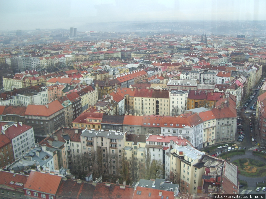 Телебашня - главная достопримечательность в районе Жижков Прага, Чехия