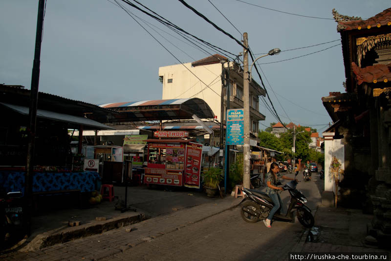 Вечерний рынок Кута, Индонезия