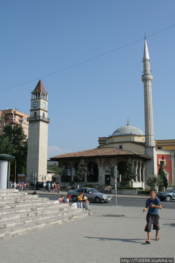 В центре столицы страны. Албания