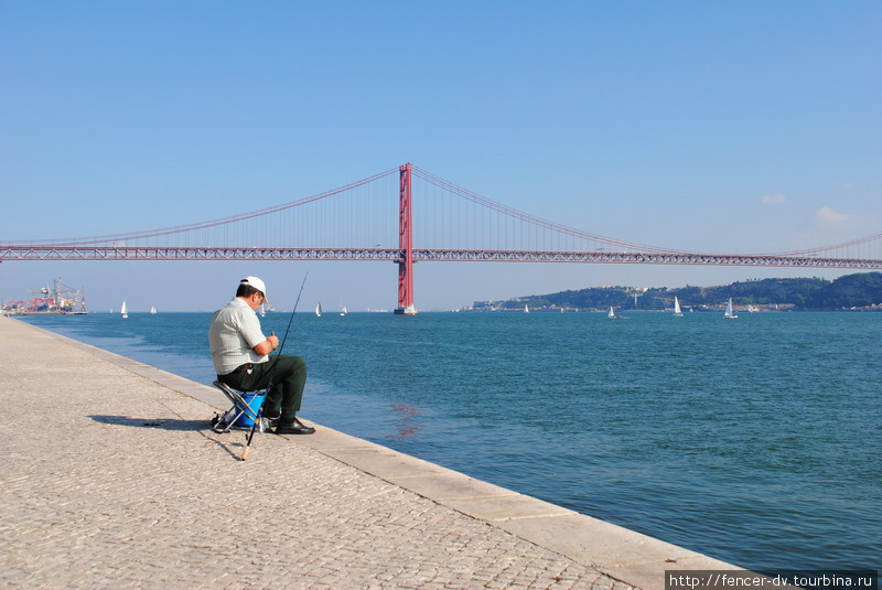 Прогулки по набережной Тежу Лиссабон, Португалия