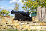 Старая пушка в Михайловском укреплении