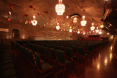 Кроме часовен и музеев в шахтах есть вполне себе гламурные объекты: например, вот такой концертный зал.