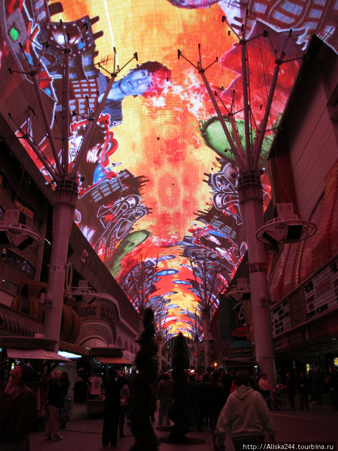 Fremont Street Experience — тот самый гигантский телек Лас-Вегас, CША