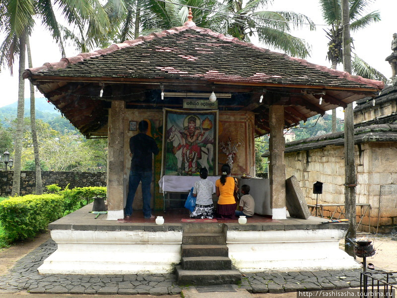 Вокруг храма Зуба Канди, Шри-Ланка
