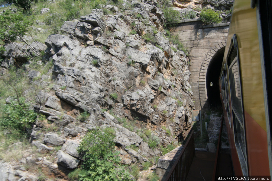 Въезжаем в туннель. Черногория