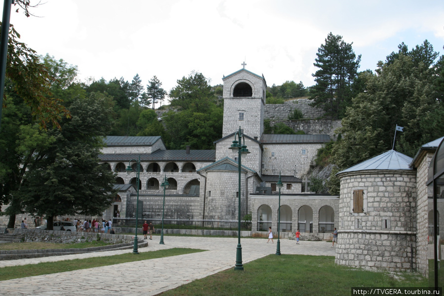 Город Цетин древняя столица Черногории.,в отличии от административного -главного г.Подгорицы. Это монастырь в г.Цетин Черногория