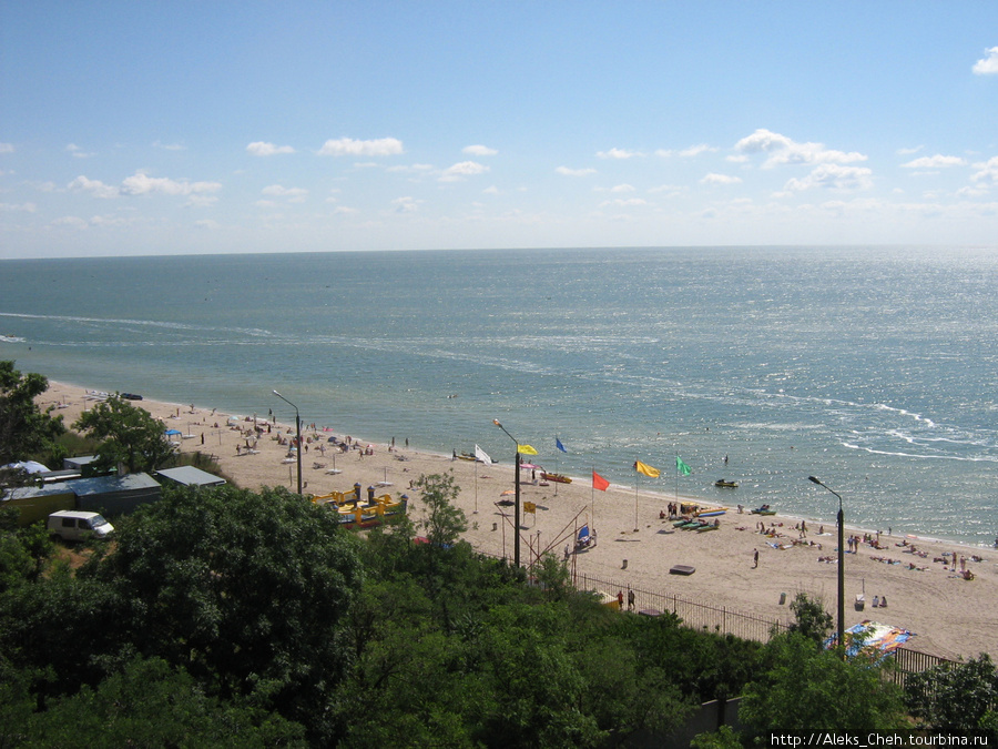 Вид на море и пляж с 7 этажа базы отдыха Акимовка, Украина