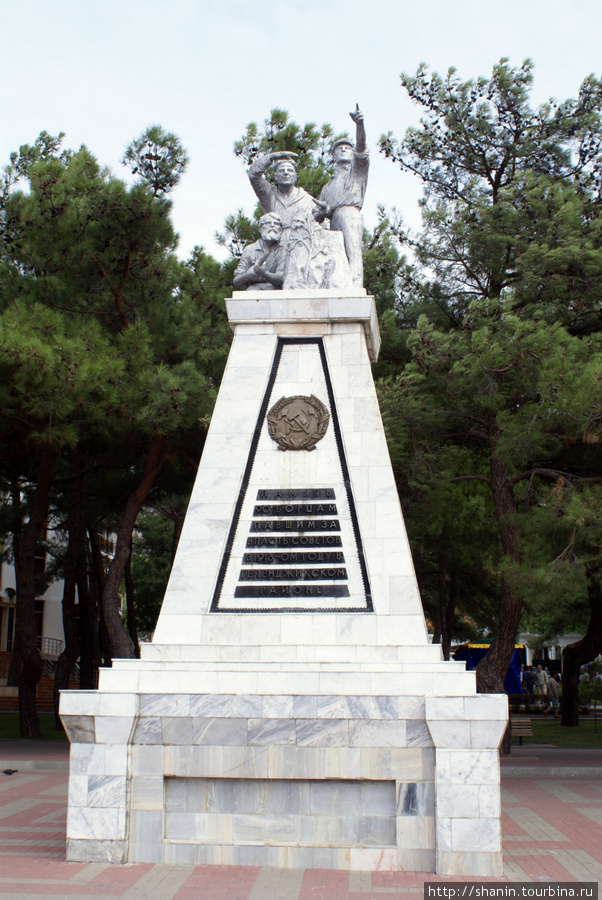 Памятник героям Гражданской войны в Геленджике Геленджик, Россия