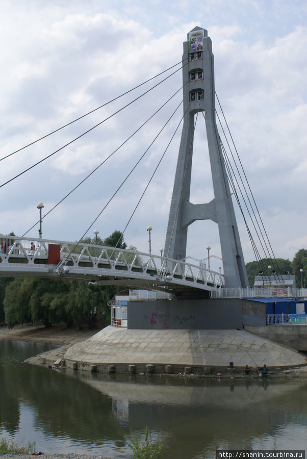 Опора подвесного моста на Солнечном острове в Краснодаре Краснодар, Россия