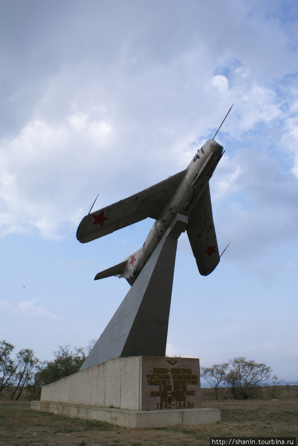 Миг-15 — памятник летчикам Великой отечественной войны Тамань, Россия