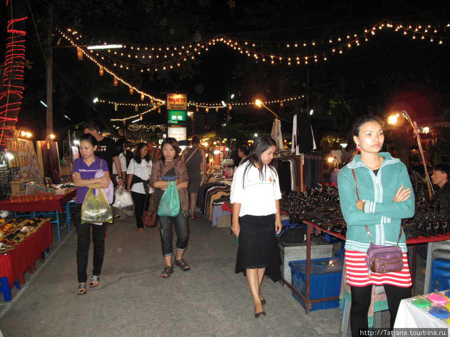 Субботний рынок в ЧиангМае Чиангмай, Таиланд