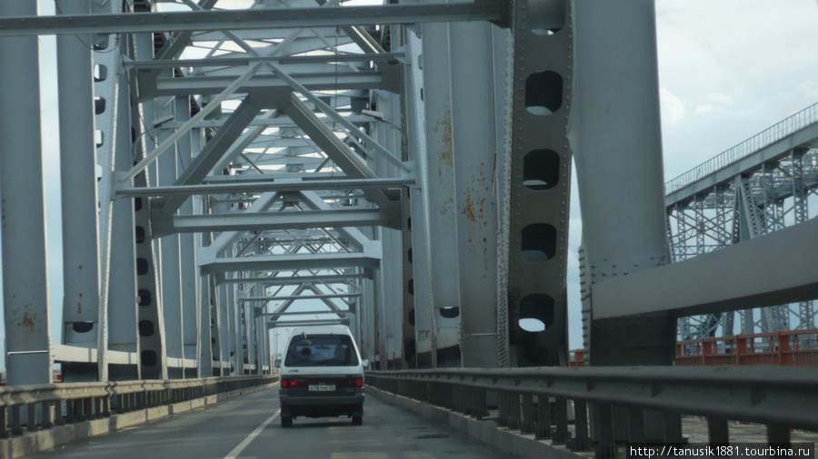 мост, соединяющий Нижний и город Бор, рядом железнодорожный мост Нижний Новгород, Россия