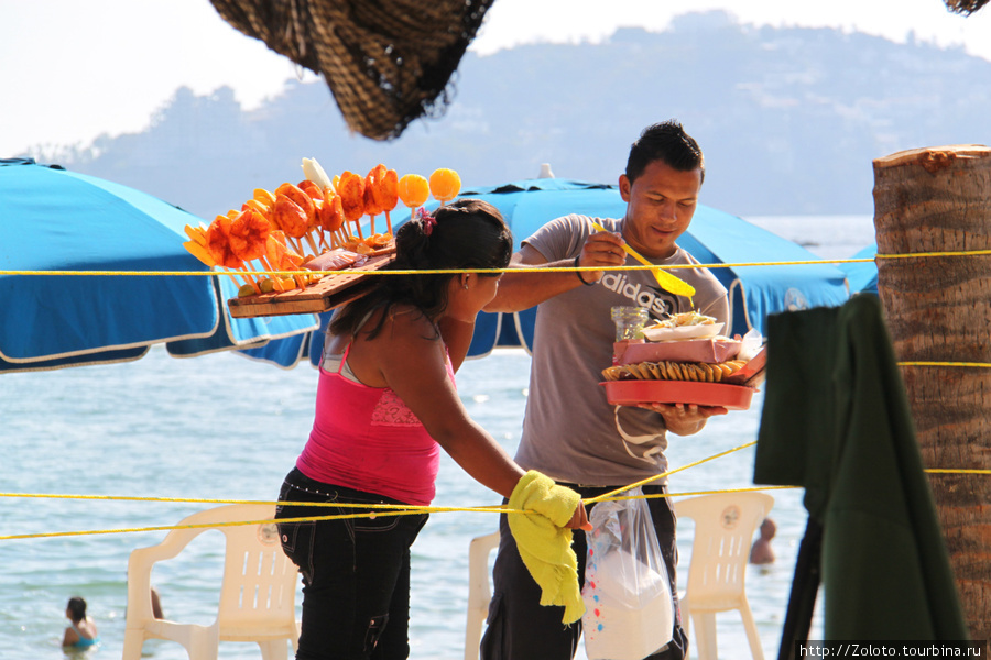 Незатейливый пляжный сервис в Акапулько Акапулько, Мексика