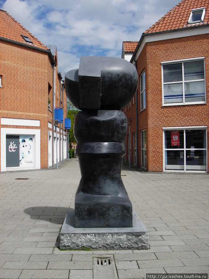 Хобро, скульптура Sune Дания