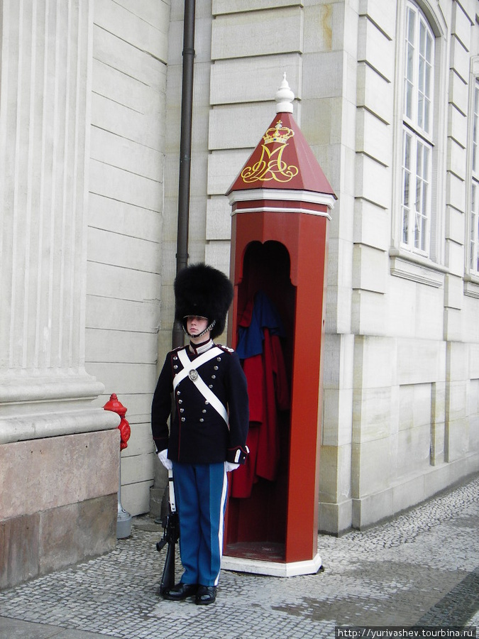 Копенгаген, гвардеец у дворца Дания