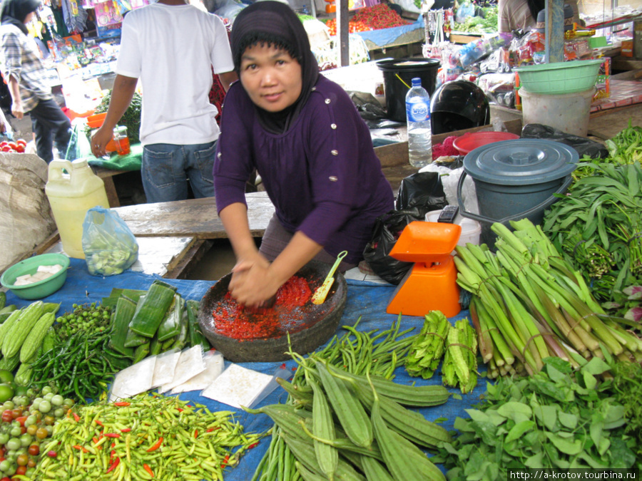 Воскресный рынок в индонезийском селе Bangko