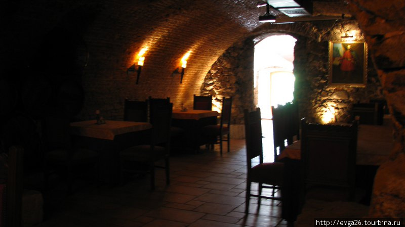дигустационный зал в Ужгородском замке Мукачево, Украина