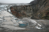 до 2001ого года этого кратера в Мутновском не было. появилась после извержения