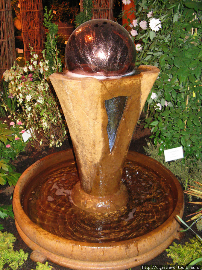 красивый фонтан со стеклянным шаром — мне бы такой в сад Сиэттл, CША