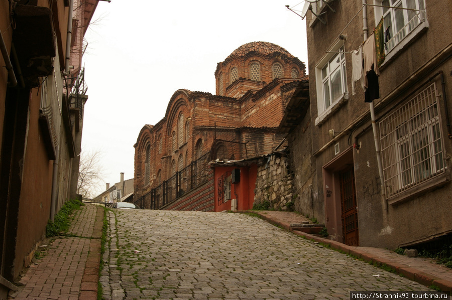 Фатих — один из самых старых районов города. И один из самых запущенных. Стамбул, Турция
