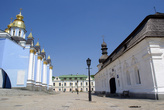 На территории Михайловского монастыря в Киеве