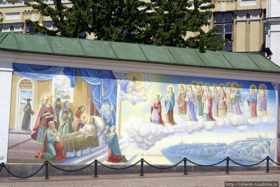 Фреска у входа в Михайловский златоверхий монастырь в Киеве Киев, Украина