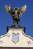 Михаил Архангел  на арке на площади Свободы в Киеве
