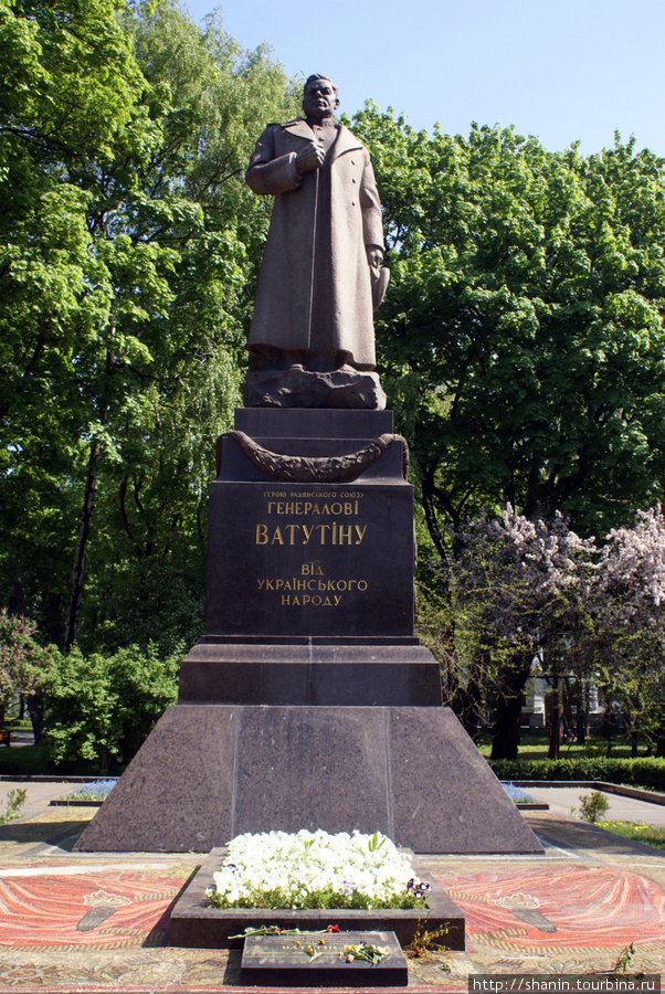 Памятник генералу Ватутину в Киеве Киев, Украина