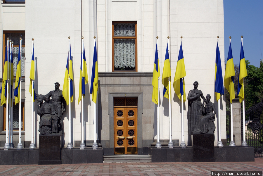 Вход в здание Украинской Рады в Киеве Киев, Украина