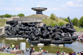 Мемориальный комплекс у монумента Родина-мать в Киеве