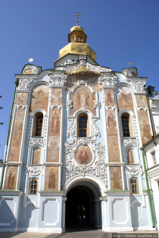 Надвратная Троицкая церковь в Киево-Печерской лавре Киев, Украина