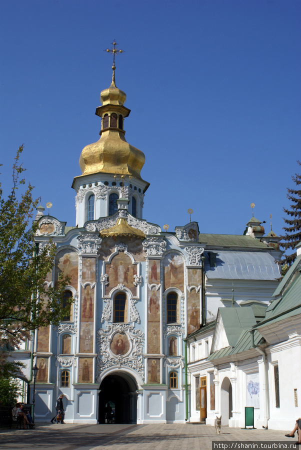 Надвратная Троицкая церковь в Киево-Печерской Лавре Киев, Украина