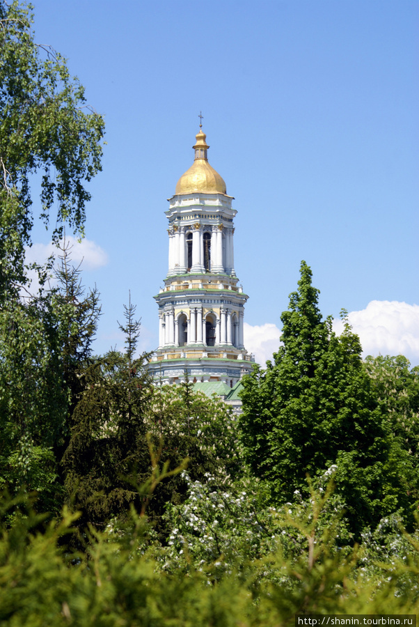 Колокольня Успенского собора — вид из нижней лавры Киев, Украина