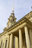 Колонны у бокового входа в Петропавловский собор