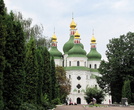 В самом центре города находится старейший собор Нежина — Николаевский. Его сооружение относится к периоду казачества.